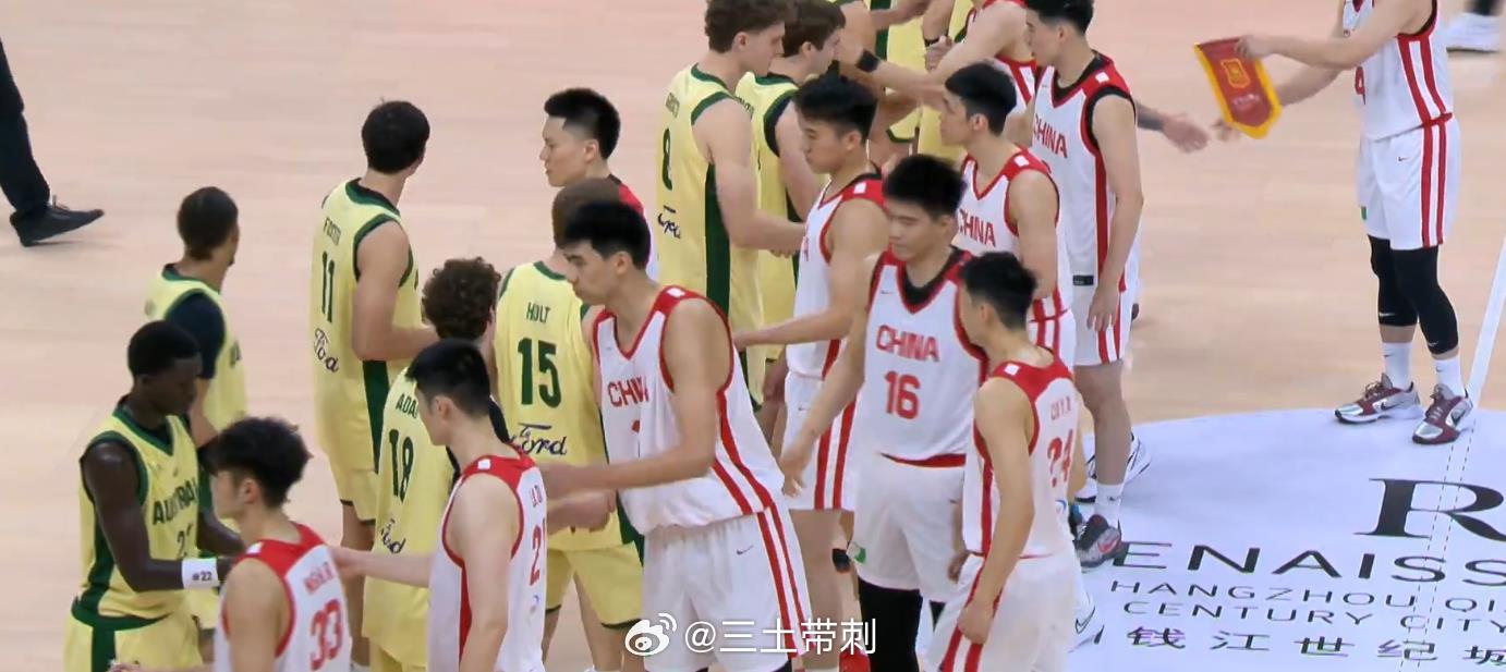 中国男篮中国男篮 首发：赵继伟 廖三宁 李弘权 王俊杰 胡金秋 