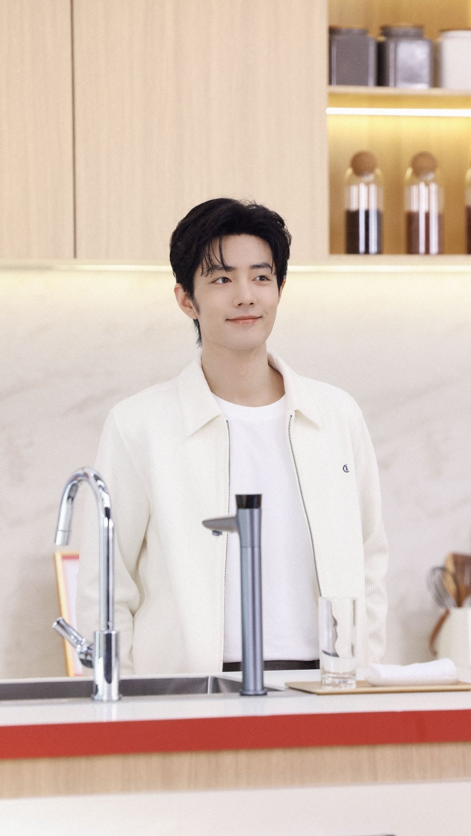 肖战🔥肖战直播清爽优雅，温柔帅气溢出屏幕！每一根手指都好性感心动值爆表！肖战我