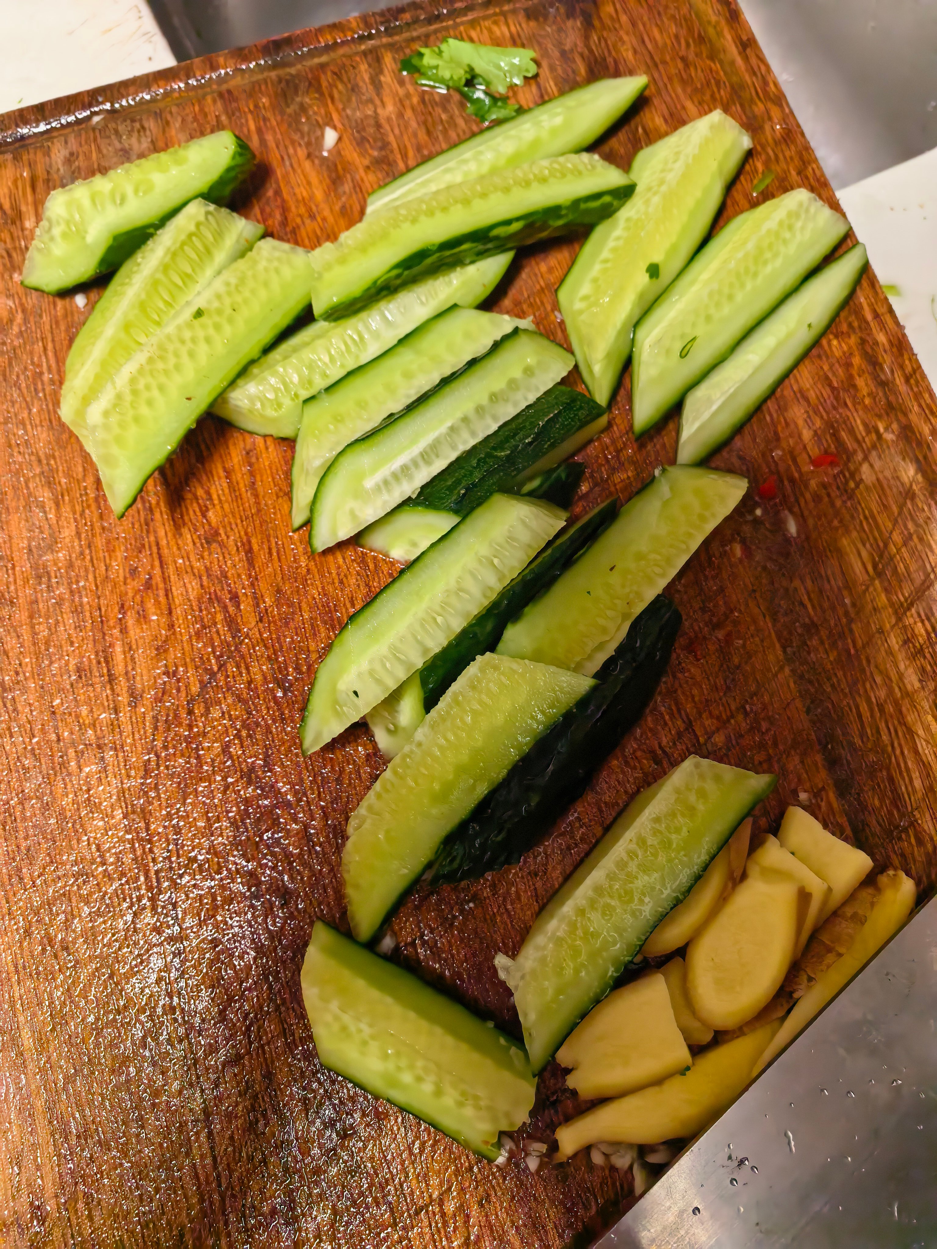 夏天最适合的一道菜麻辣小龙虾，安排！制作方法很简单，每一个步骤我都拍了一张图片，