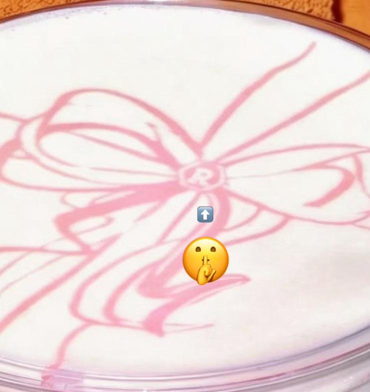 礼成的蝴蝶结🎀中间还有个“R”呢，这是任嘉伦藏在新品里浪漫的小巧思，太有心啦❤