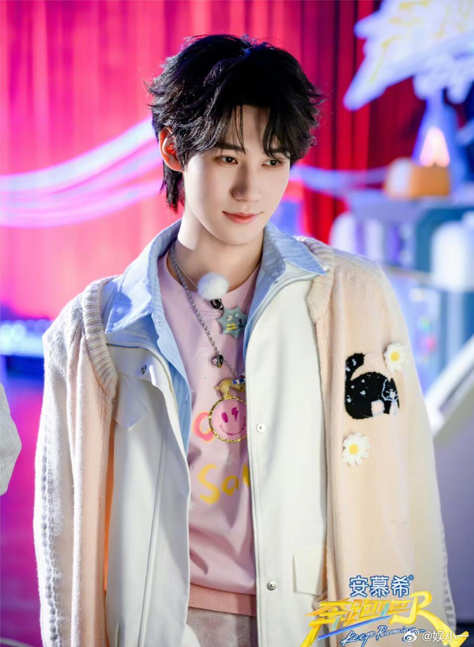 中国籍爱豆很难不知道时代少年团 圈内艺人都对时代少年团格外熟悉🎤陈炳帆能准确说