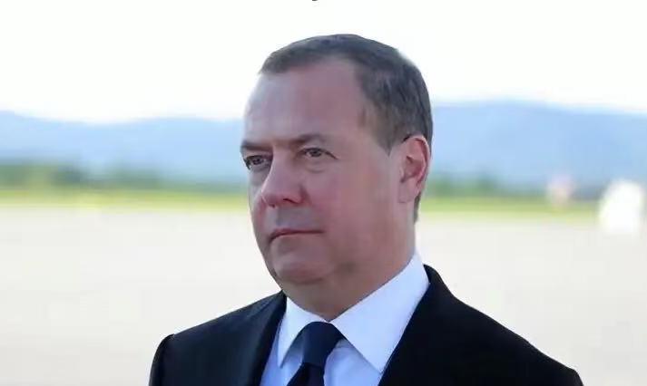 梅德韦杰夫亲临哈梅内伊国葬，规格拉满，以色列应该不敢轻举妄动了！

哈梅内伊国葬