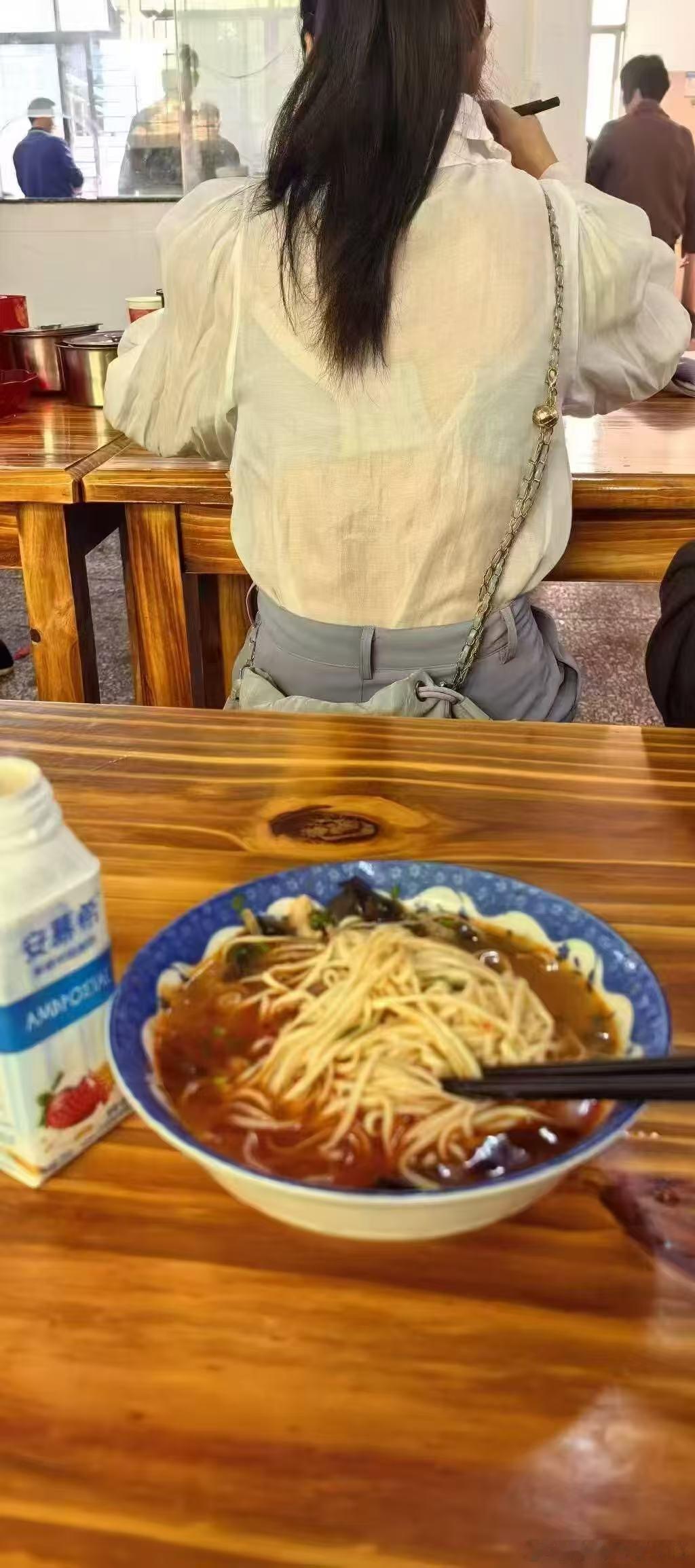 要不要提醒她一下 