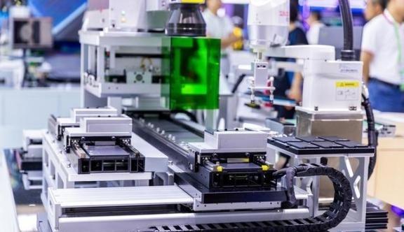 荷兰光刻机巨头ASML表示，现在在美国的技术封锁下，中企想获取EUV光刻机几乎不