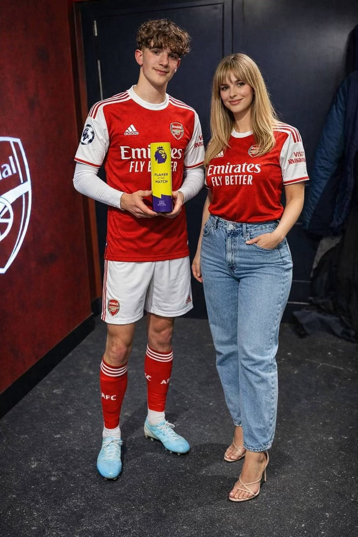 據聞右手後邊呢位，係杜文嘅媽咪🙀（好正） 