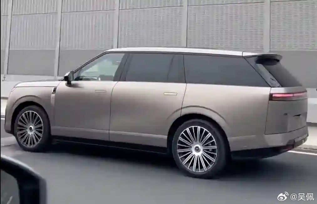 请为即将发布的庞大又霸气的小鹏GX设计一句能传世的slogan：________