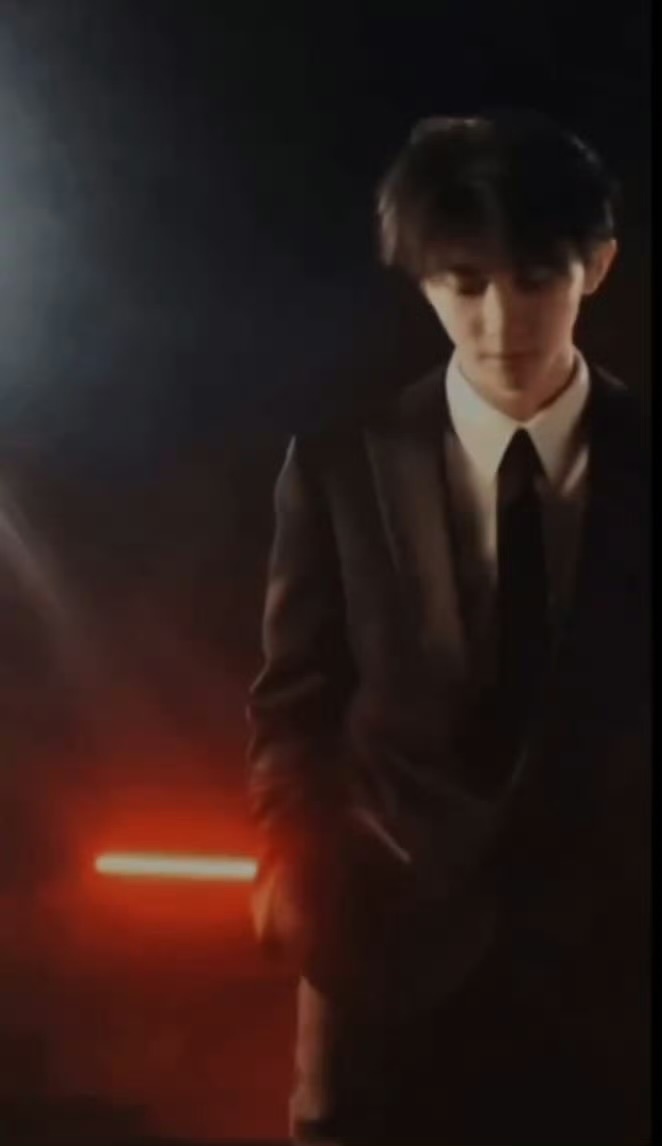 马嘉祺黑西装完全daddy 马嘉祺高会更新，黑西装live完全daddy级别，帅