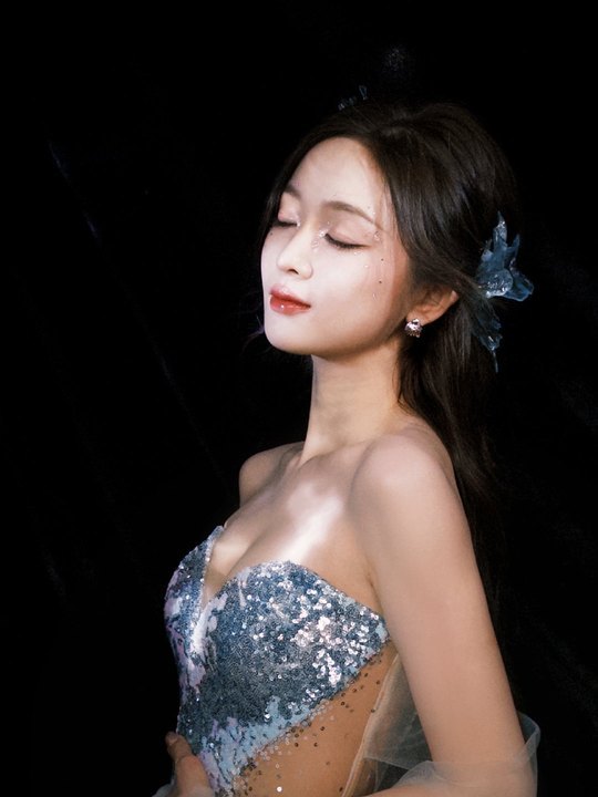 娱乐[超话]吴宣仪银色美人鱼吴宣仪初舞台期待吴宣仪初舞台[awsl] ​​​