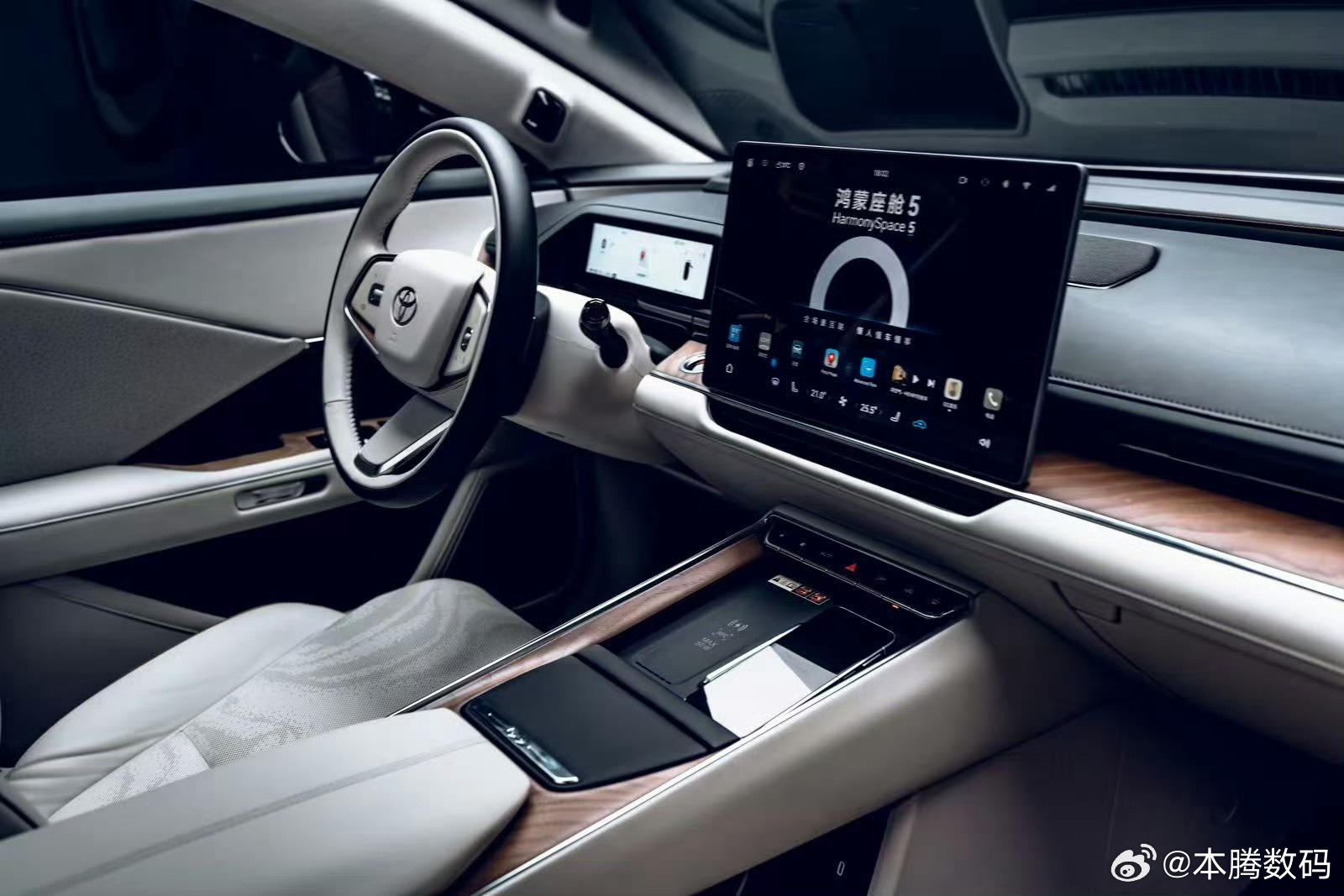 小米官微预祝铂智7上市成功小米官微与广汽丰田互动升级，铂智7成科技合作新标杆。新