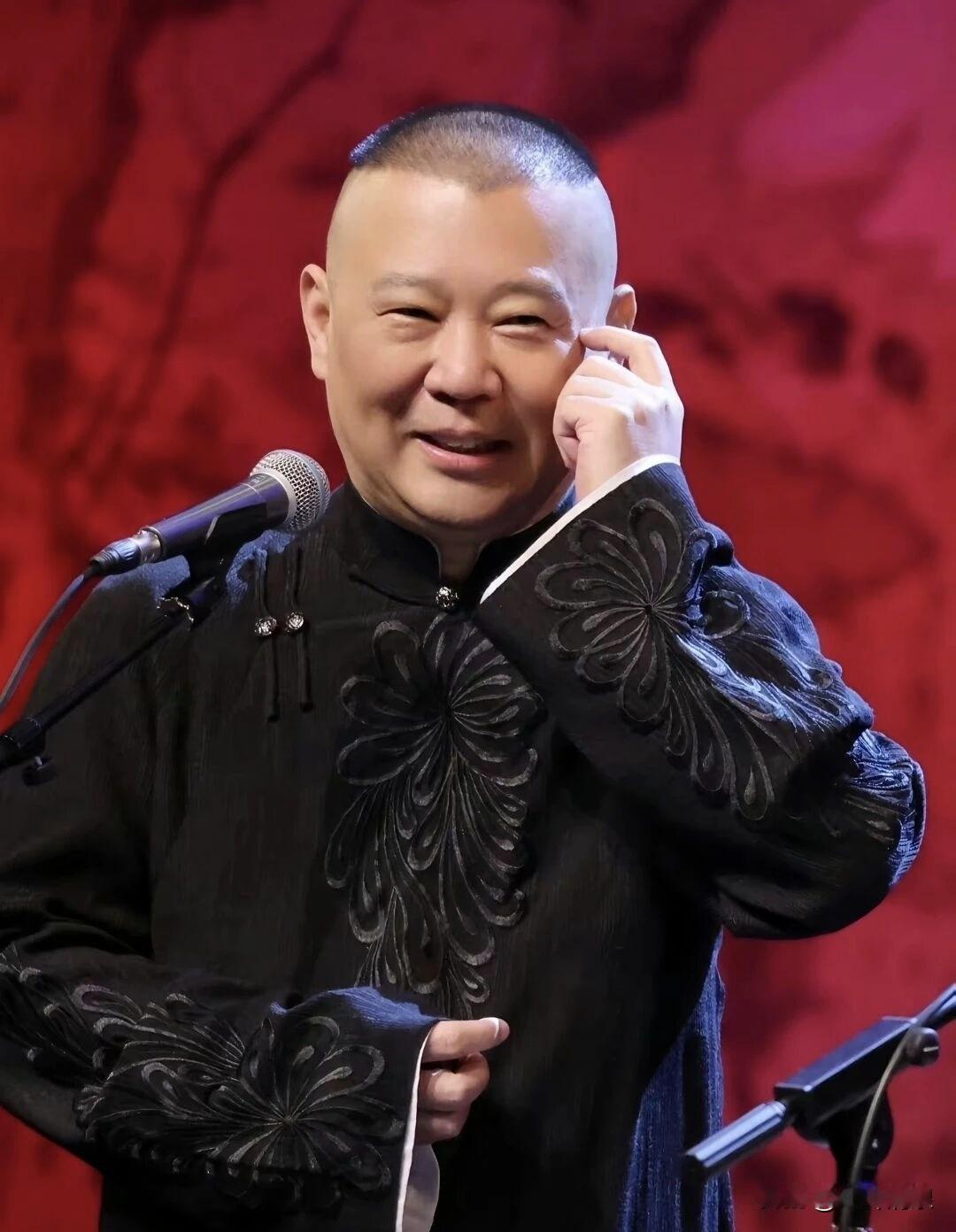 自古就有：“树大招风风撼树，人为名高名丧人”。你强，必被风摧；你名高，必有磨难。