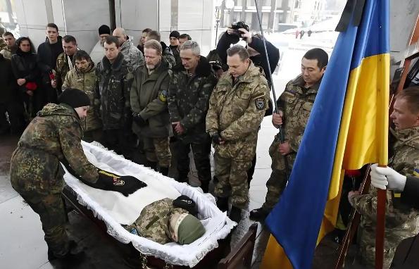 俄罗斯这招太狠了，让乌克兰想抵赖都不行，俄罗斯单方面承诺向乌克兰移交6000具乌