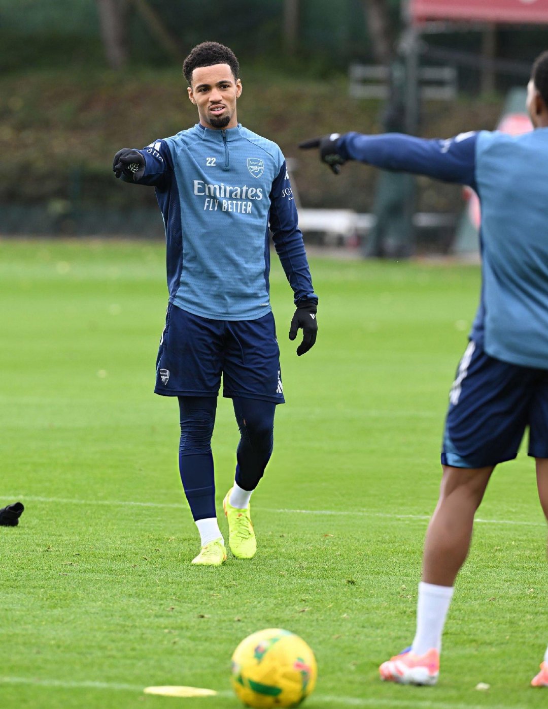 阿尔特塔谈恩瓦内里本赛季的位置变化：“他可以踢几个位置，萨卡的伤病以及没有替代者