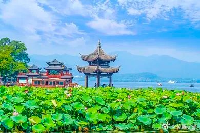在西湖旅拍成为杭州旅游标配把传统文化融入旅拍 创意真不错，现在旅游业，还是有着蛮