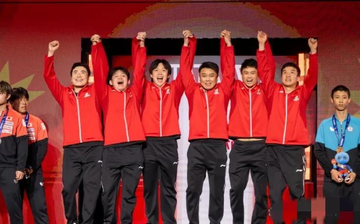 伦敦世乒联乒乓球团体赛，中国男队阵容没法国男队、日本男队均衡，林诗栋缺席前几场巡