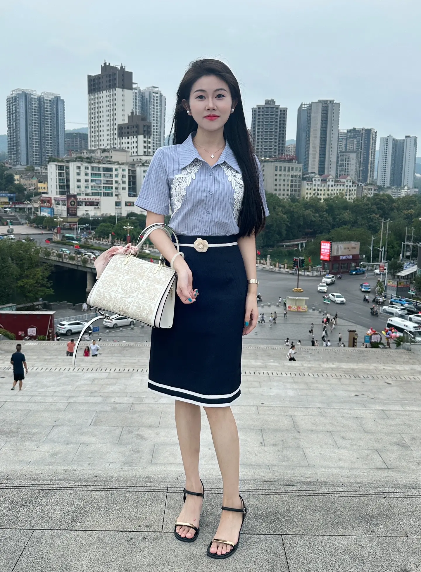 漂亮的女孩太多了，所以我只想做个快乐的女孩。