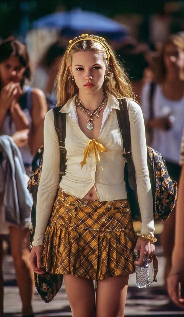 复古学院风穿搭，金发少女，青春洋溢！