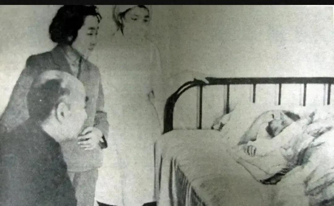 1965年，开国上将刘亚楼病逝，一代英豪离世，令人惋惜。他曾与林彪并肩作战，为新