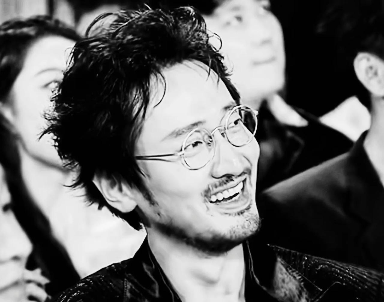 #特朗普：哈里斯比拜登更容易击败#一个患有老年疾病的现总统退选了，从善如流；一个