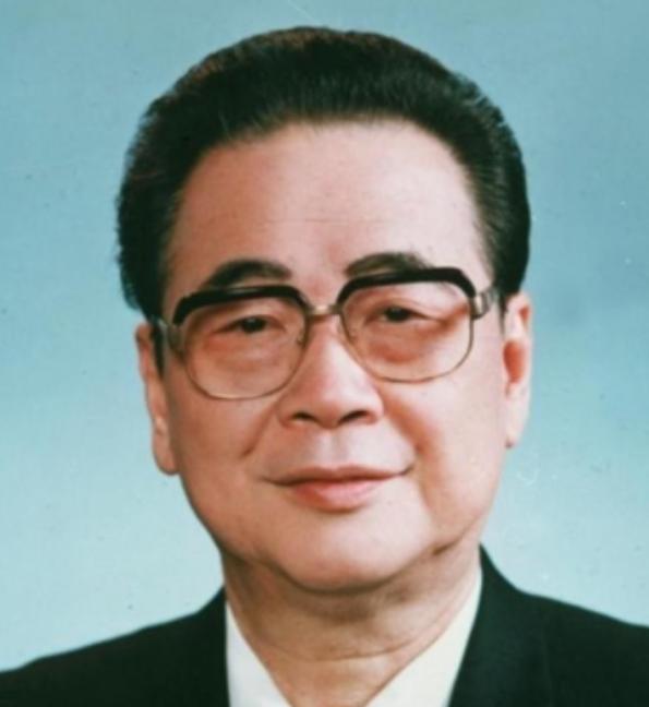 1992年7月，邓颖超因病离世，谁知，邓颖超去世前一日说出的是“李鹏”二字，这背