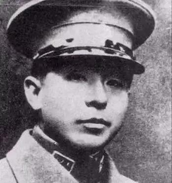 2001年，101岁的张学良在美国病逝，宋美龄送来的6字挽联，道出了俩人最真实的