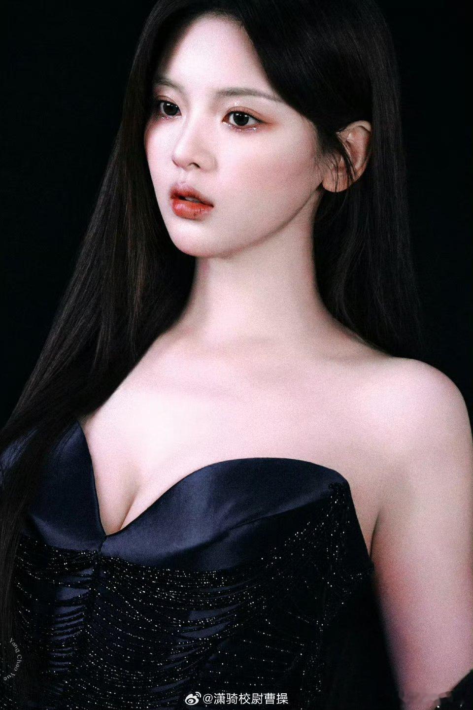 杨超越[超话] 超越妹妹这张脸真是老天爷追着喂饭吃吧！✨ 建模般的五官+天然幼态