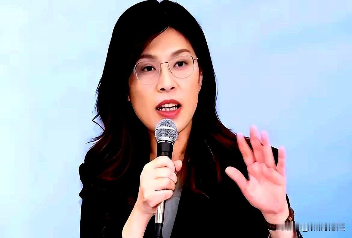 当话筒扎到脸前、闪光把人照得发烫时，郑丽文那句顺嘴的表态，等于把底牌摊给所有人。