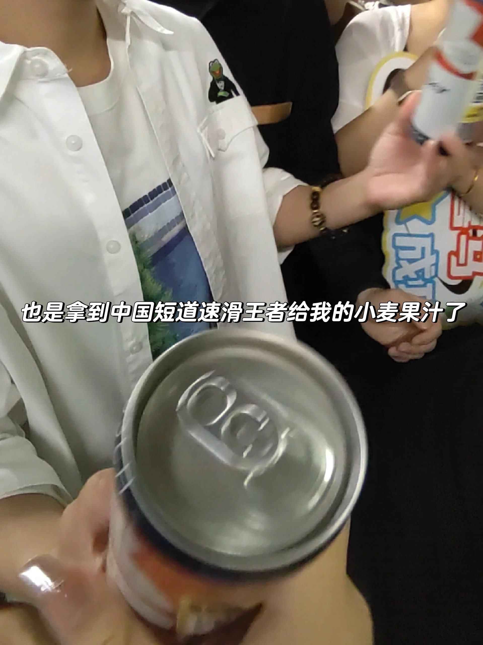 王濛瘦成鹿晗了你们是第一天发现他俩像的吗哈哈哈哈，我好早以前就幻视过了，尤其是眼