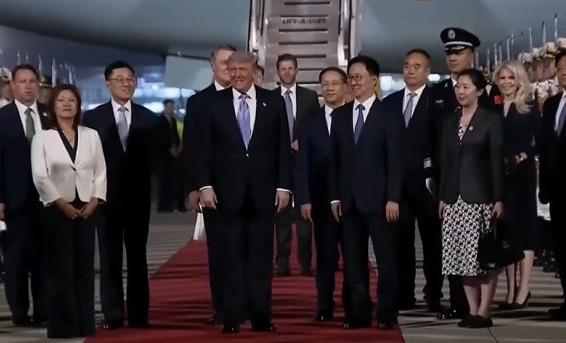 鲁比奥登上了空军一号。无数人断言他绝对连飞机舷梯都摸不到。真相却恰恰相反，个人制