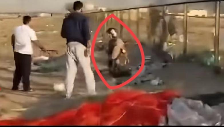 跪了，美国的飞行员跪着说话，3月1日，在科威特失事的三架f15美国战斗机飞行员，