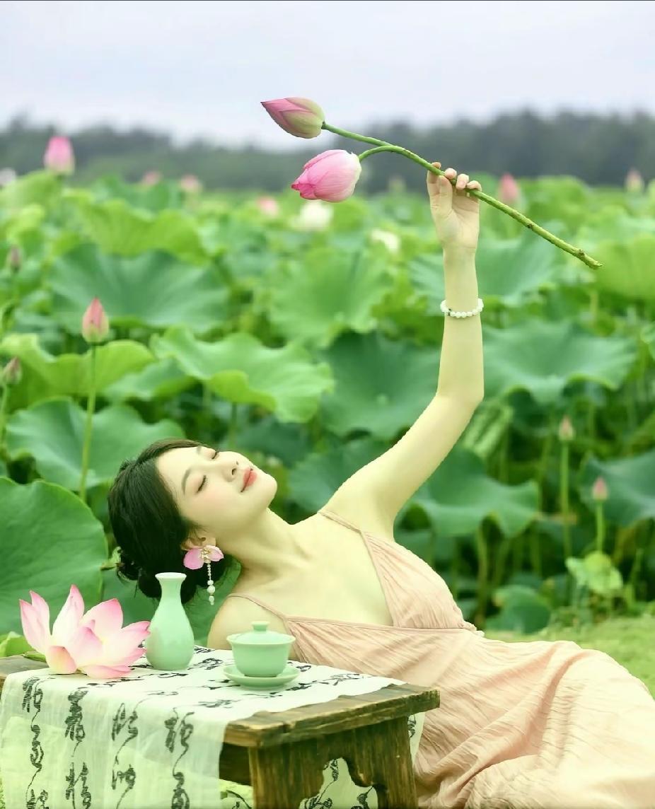 致此刻深陷低谷的自己：
请牢牢记住，好事从来不嫌晚，后登船者，反而能先上岸。
命