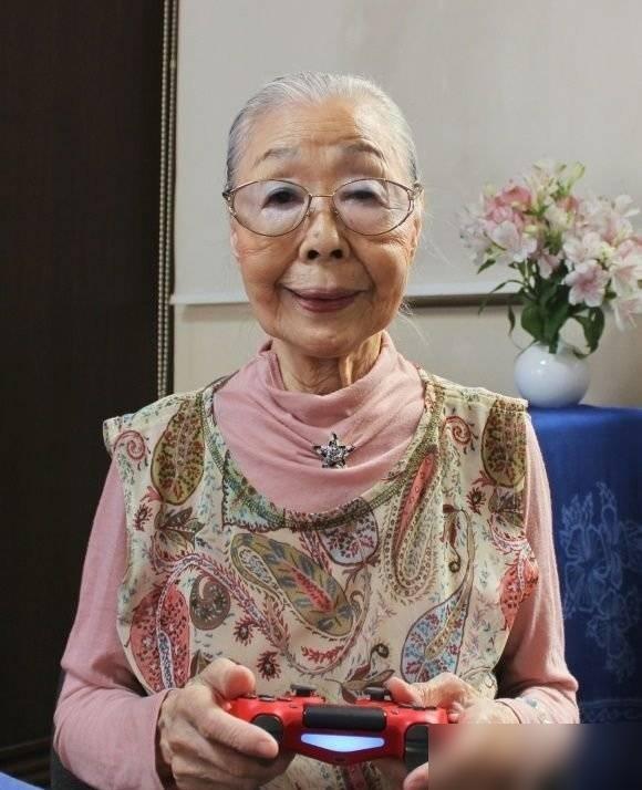 复旦大学陈果教授曾说：“人老了，千万不要享清福，只要你身体没有大毛病，你必须每天