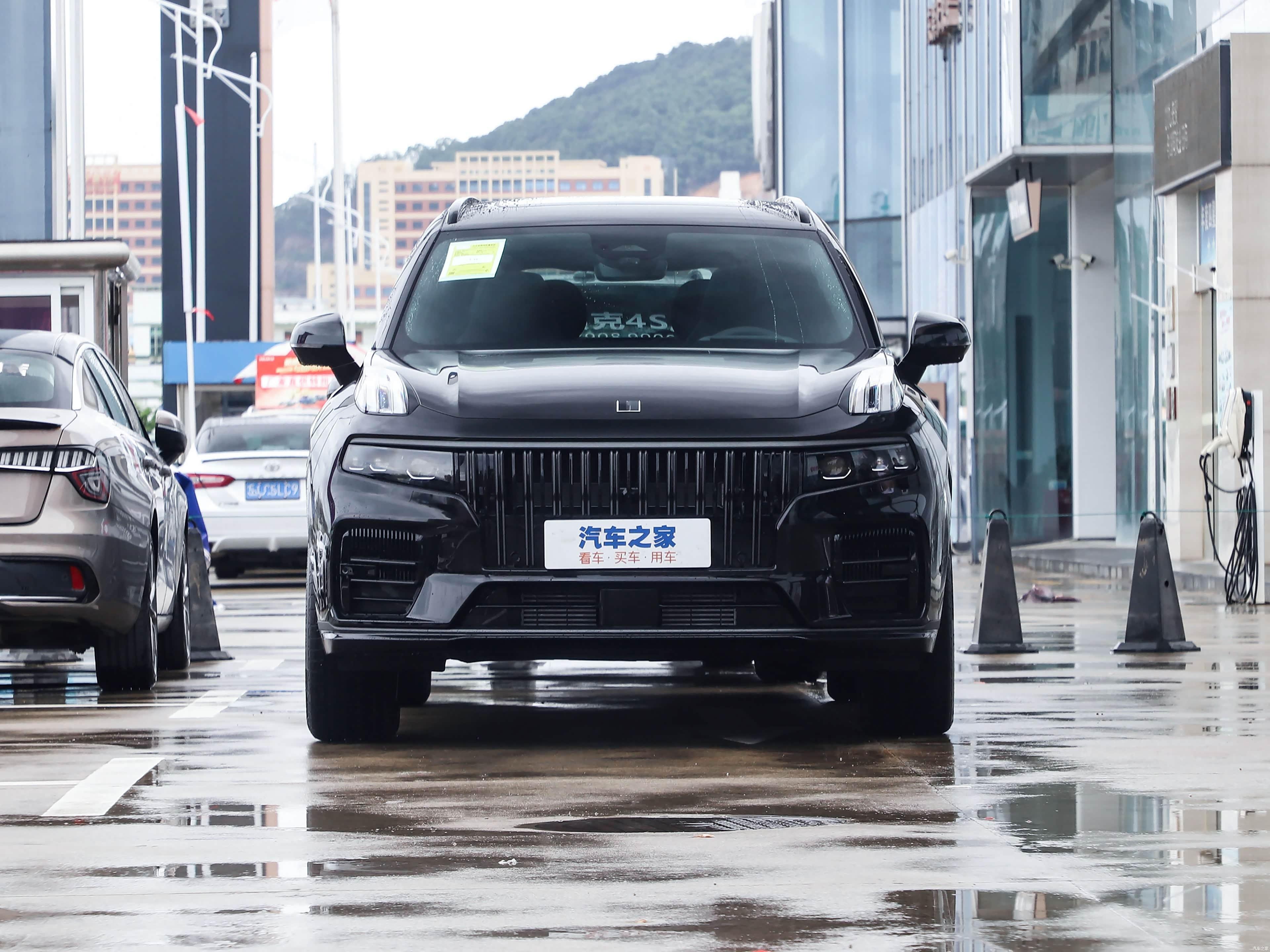 谁能说极氪新的设计语言已经脱离了爹爹领克，咱就拿极氪8x顶配黑化版和领克09燃油