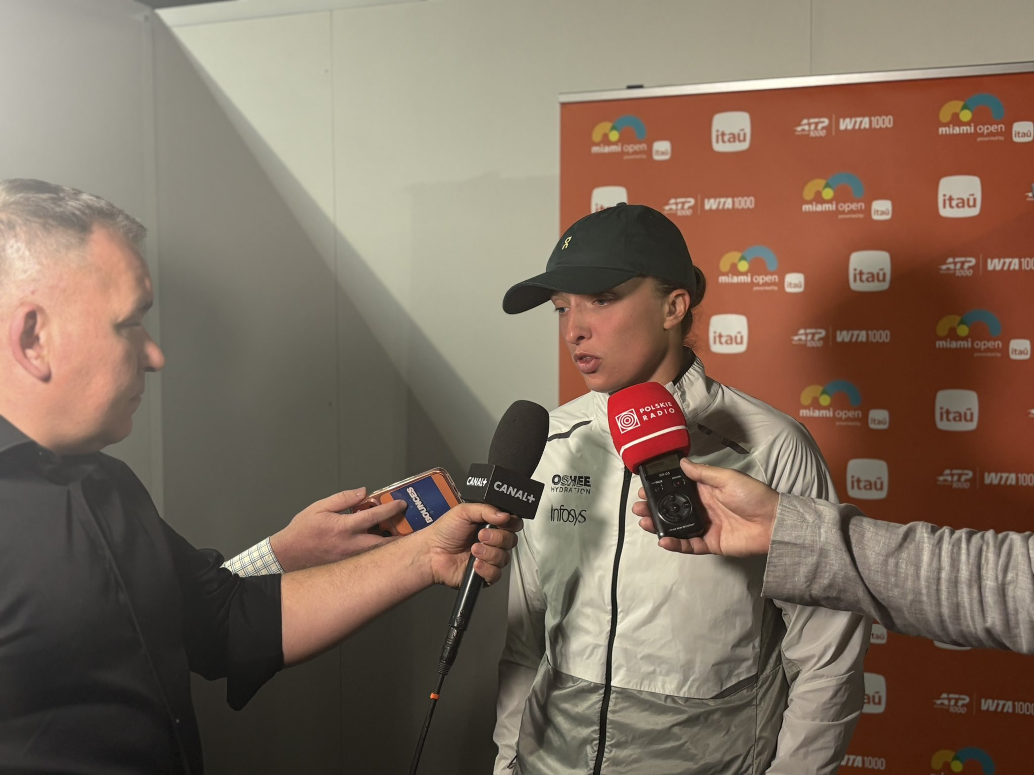 斯瓦泰克迈阿密首战出局 斯瓦泰克回应迈阿密赛遭爆冷🎤“第二和第三盘对我来说是糟