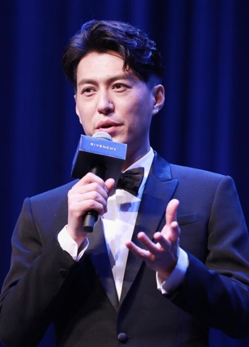 靳东演了这么多角色，哪个最戳你心窝子？

不是《欢乐颂》里叱咤风云的老谭，也不是