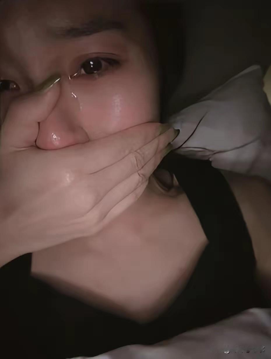 谁能想到，一个凌晨两点多的陌生来电，能把你整个过去都翻个底朝天。

手机响第一声