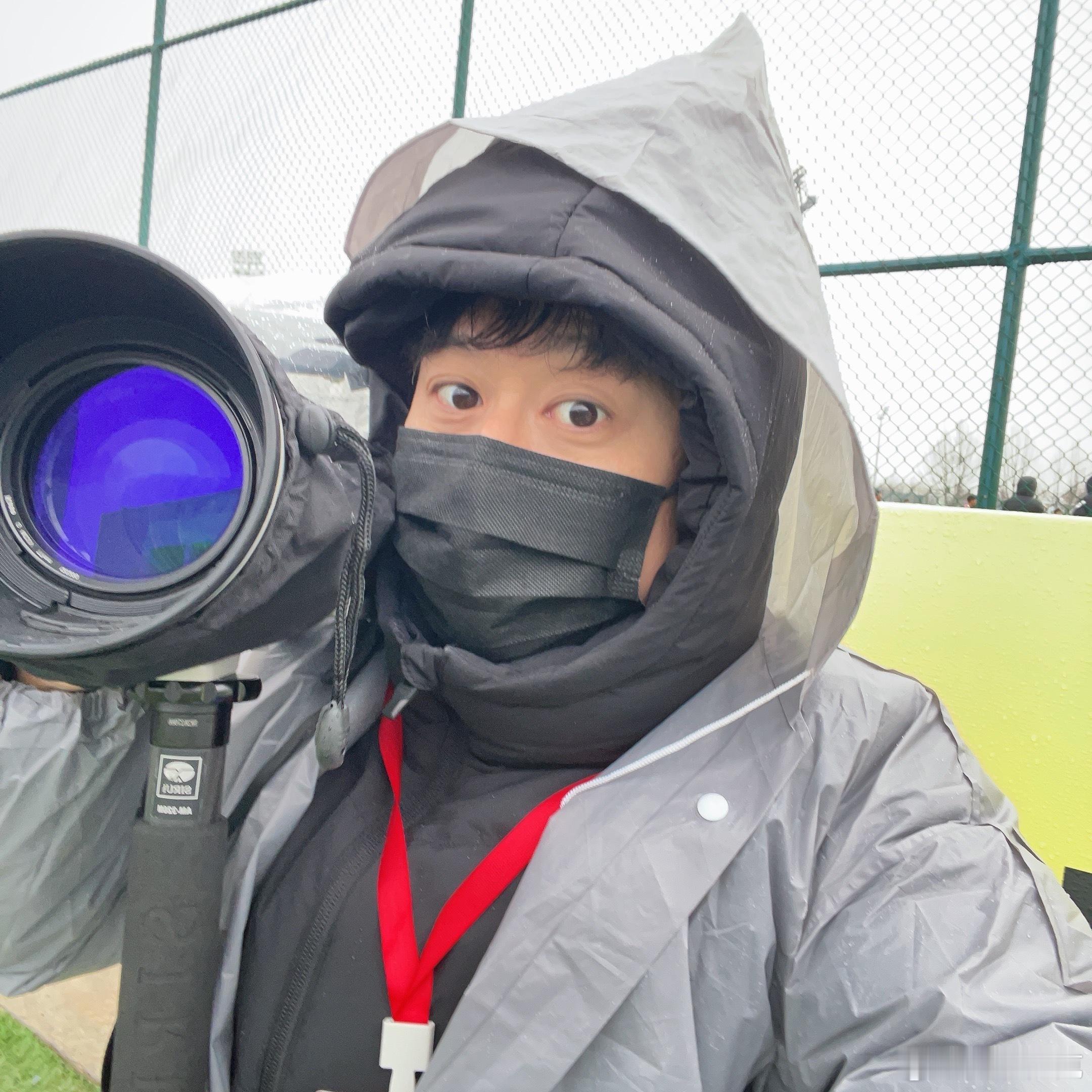 雨夹雪的上午，已冻透