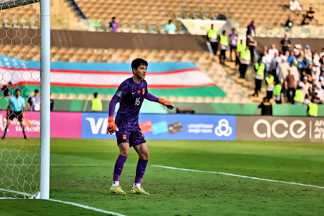 李昊要达到切尔西一线队的稳定轮换水平，按“卫星队练级+劳工证积分+技术补强”的务