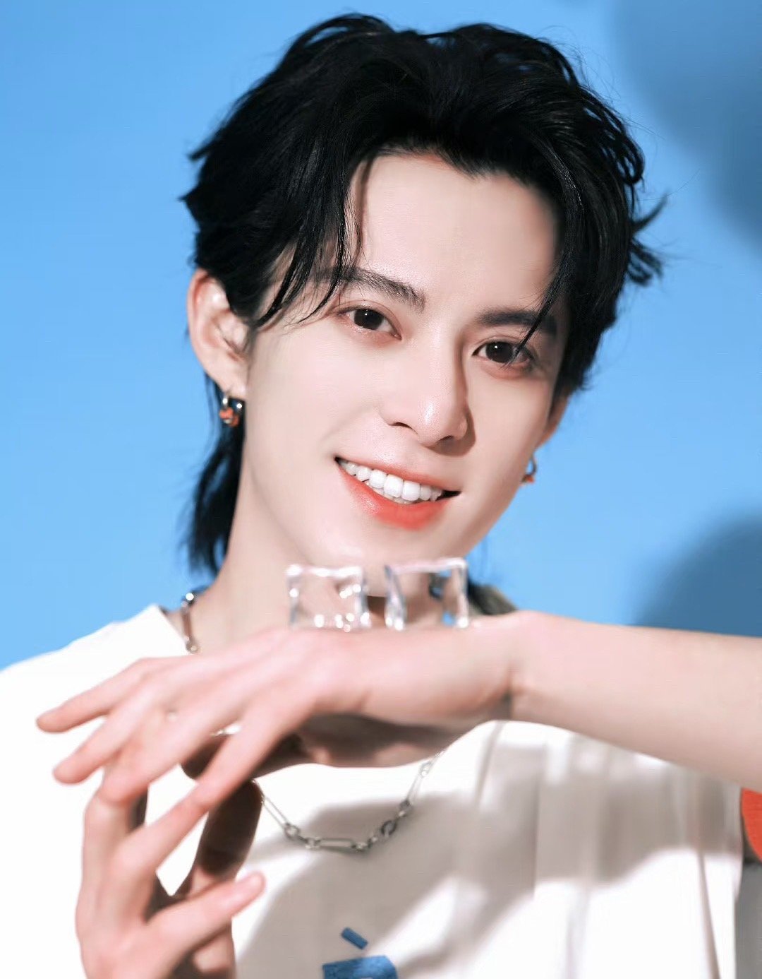 🍉 网友分析流量明星咖位：刘亦菲 易烊千玺 朱一龙 杨幂 杨紫 刘诗诗 王鹤棣