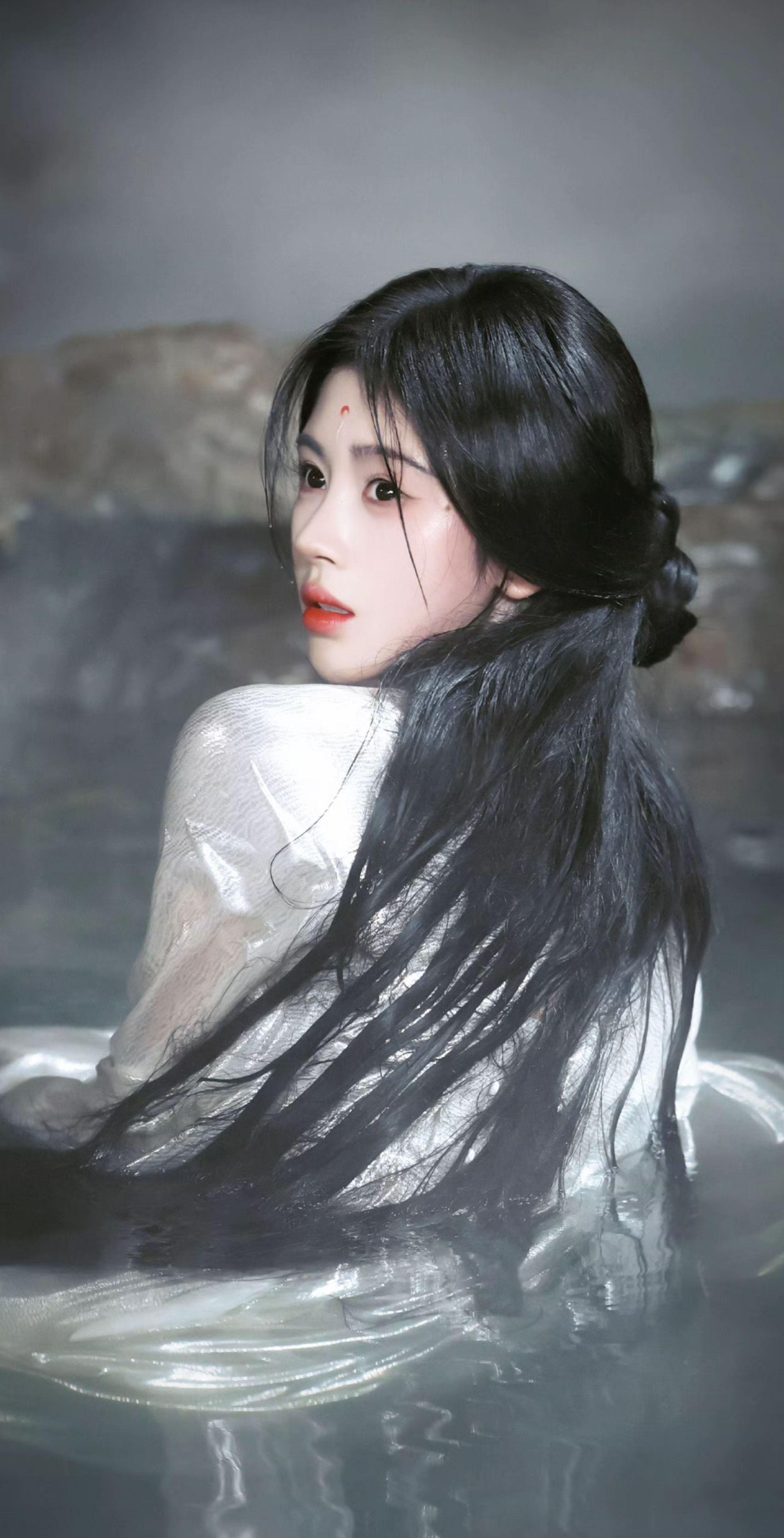 我想过露芜衣的身世秘密会很惨，没想到居然能这么惨…  原来她竟是一只用...