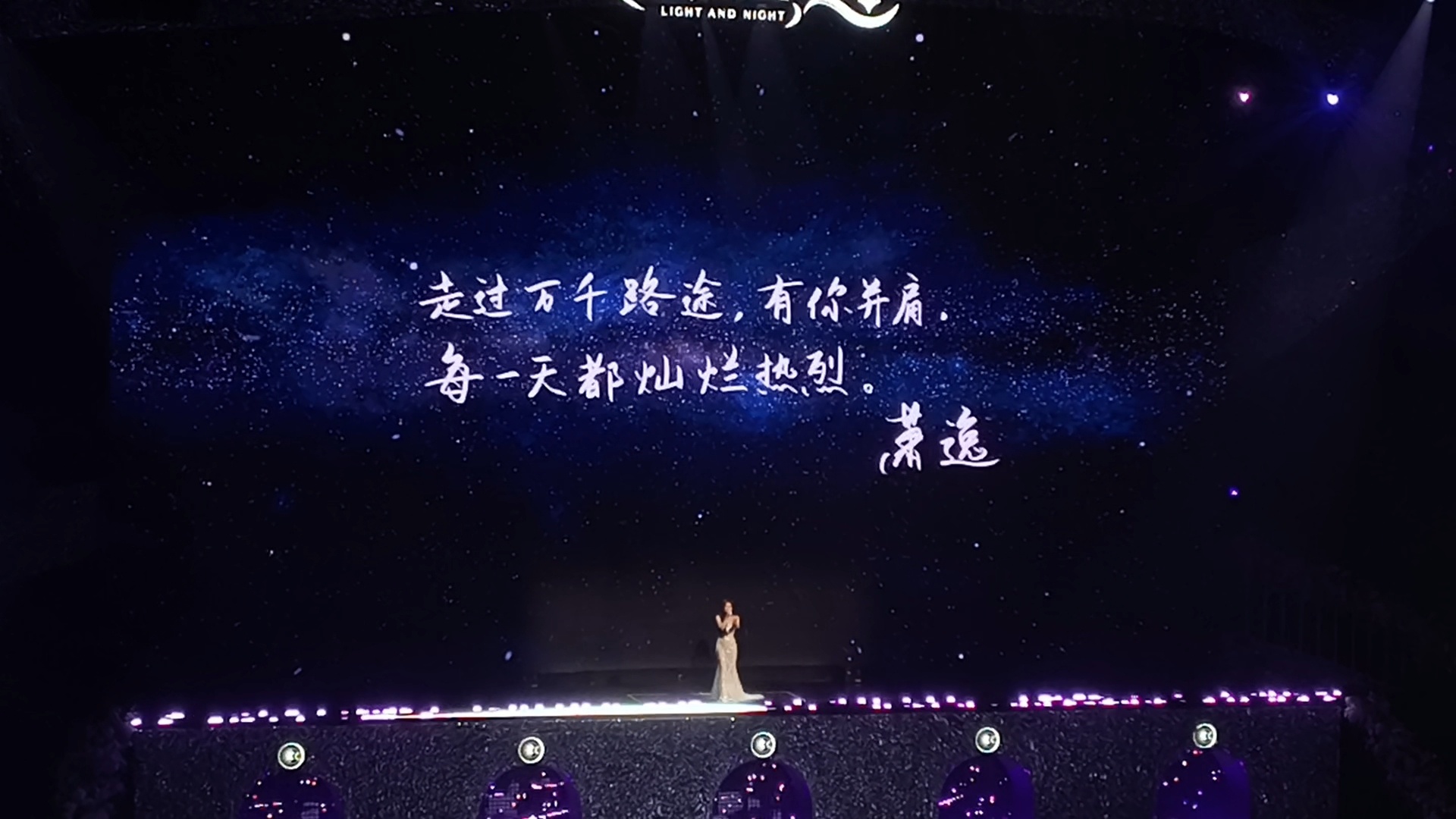 记录一下这次音乐会的感受线下最最最明显感受就是去了线下谁还能质疑你哥高人气这事情