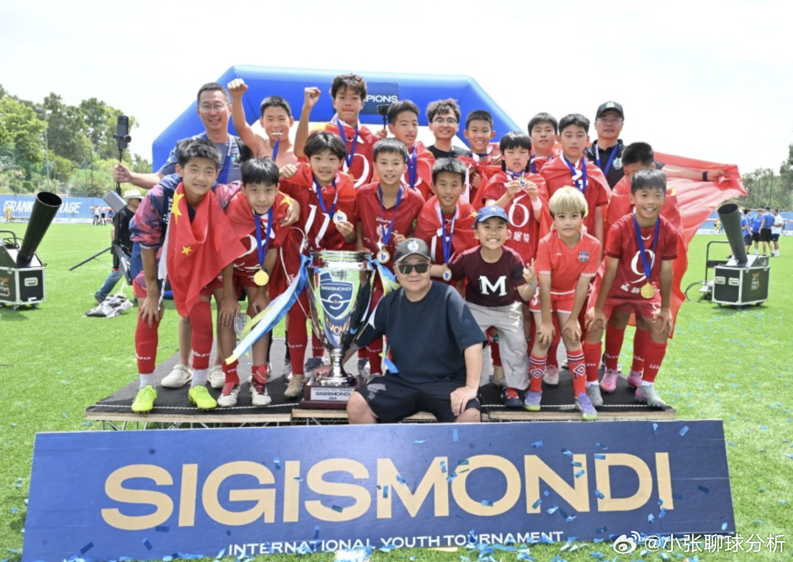 董路高调宣布：我一人填补中国足球的2个短板 将拍纪录片反驳1观点今年，董路和他的