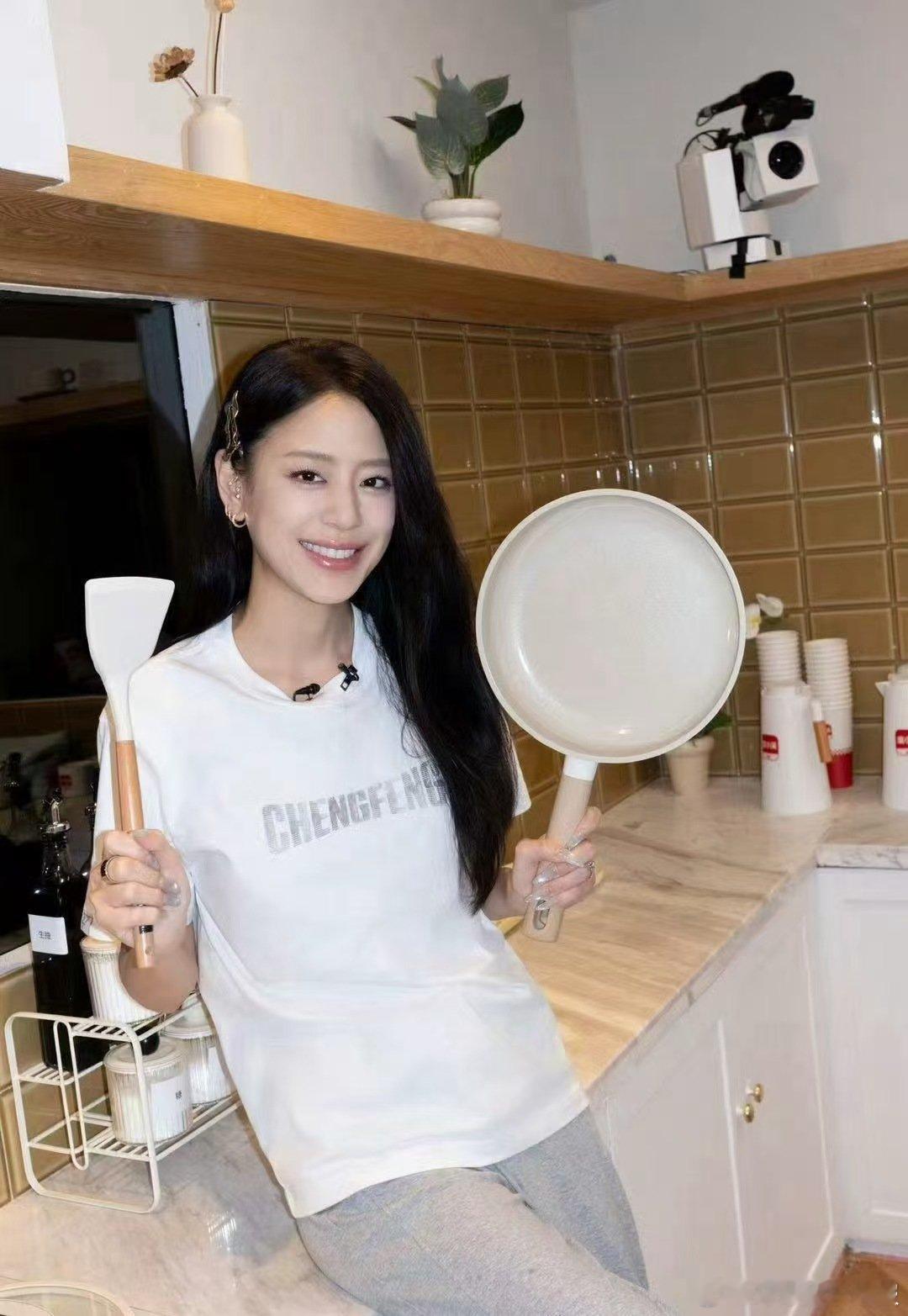 跟着姐姐吃特产看乘风乘风2026 乘风2026氛围感拉满，姐姐们将家乡特产搬上舞