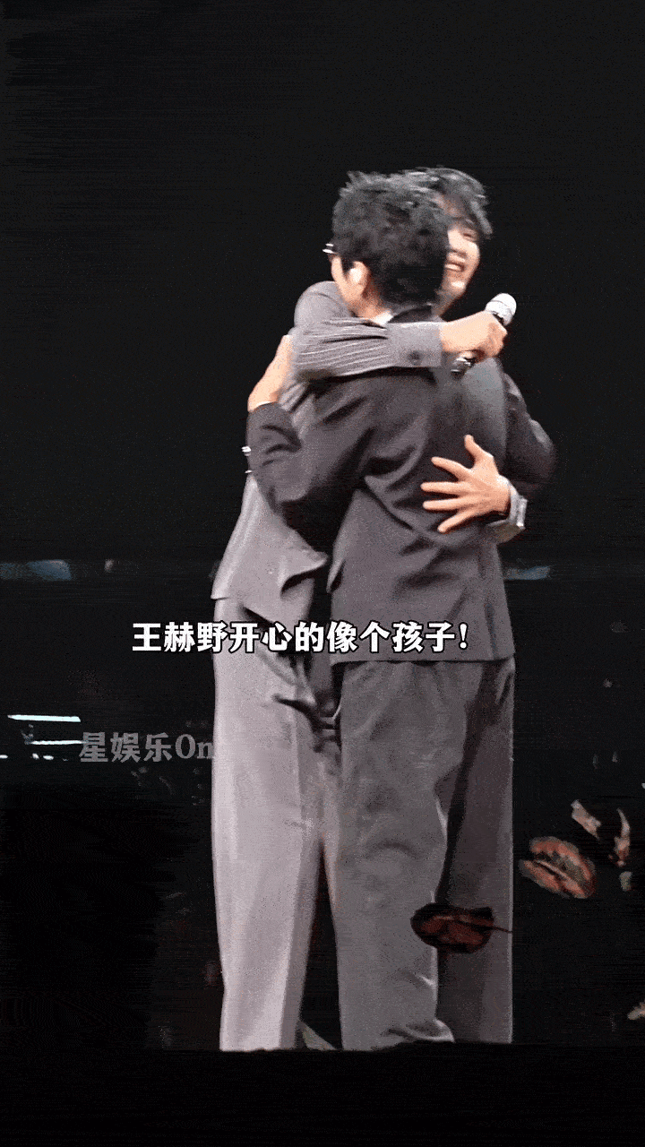 孙楠王赫野把我唱春晚来了恢弘又有力量的合唱现场，嗓音适配度太高，不止歌声动人，台