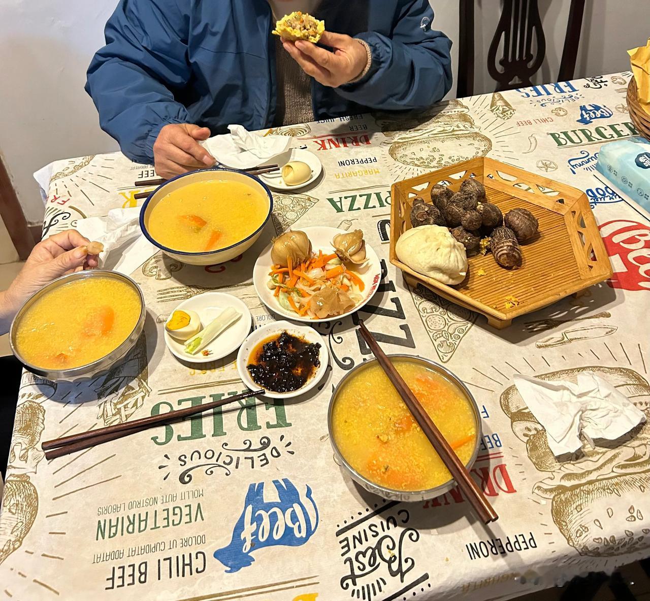 我2025年的春节，每天就这样度过。

1、喝“糊涂”，喝糊涂，每天都糊涂。
2