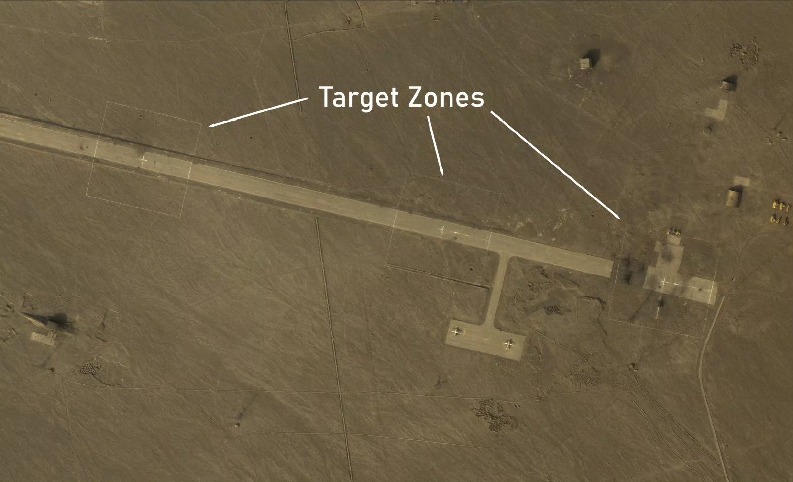 外网图片：今年1月中旬，解放军火箭军部队对西部一处机场目标进行了多枚集束（子母）