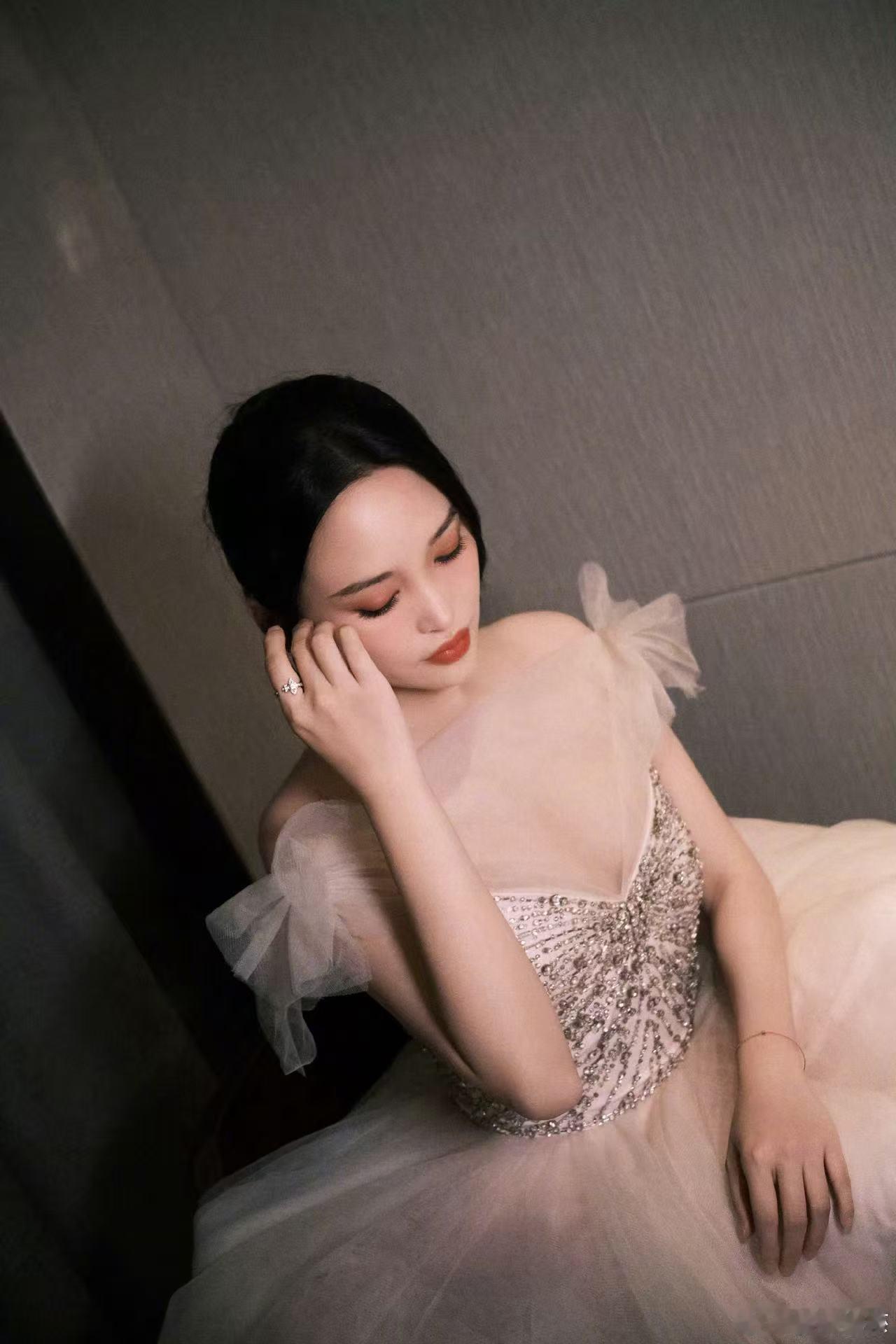 金莎孙丞潇最初以结婚为目的恋爱 当初上节目就说以结婚为目的，被无数人唱衰，说年龄