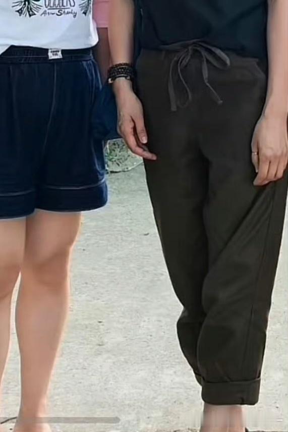 卿涛 一款连站姿都“一样”的妻妻[握手] ​​​