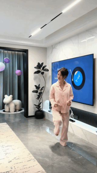 学的不是像，
感觉她就是真的抽了！