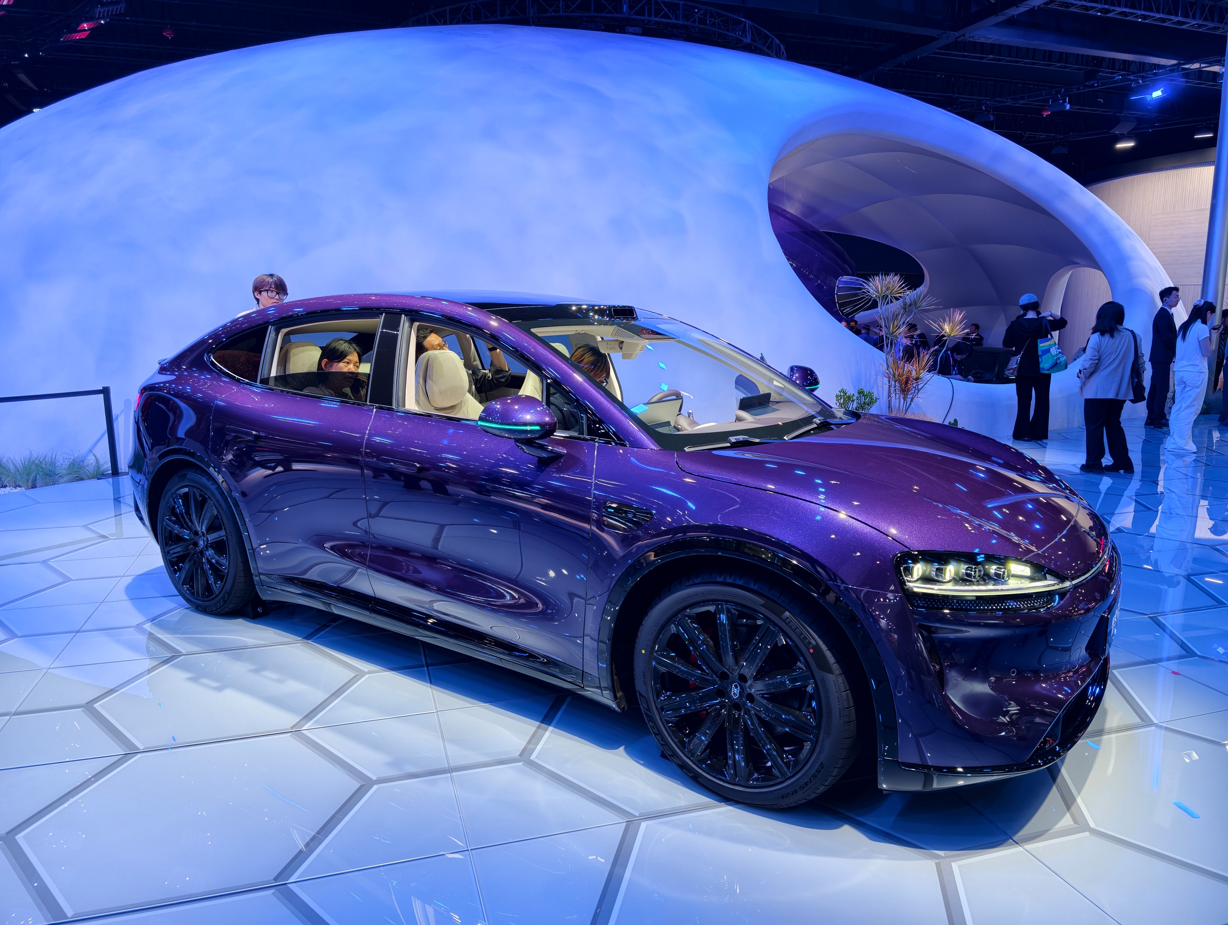 2026北京车展 鸿蒙智行展台是必看展台，今年规模最大的，五界同台，十三款车型都