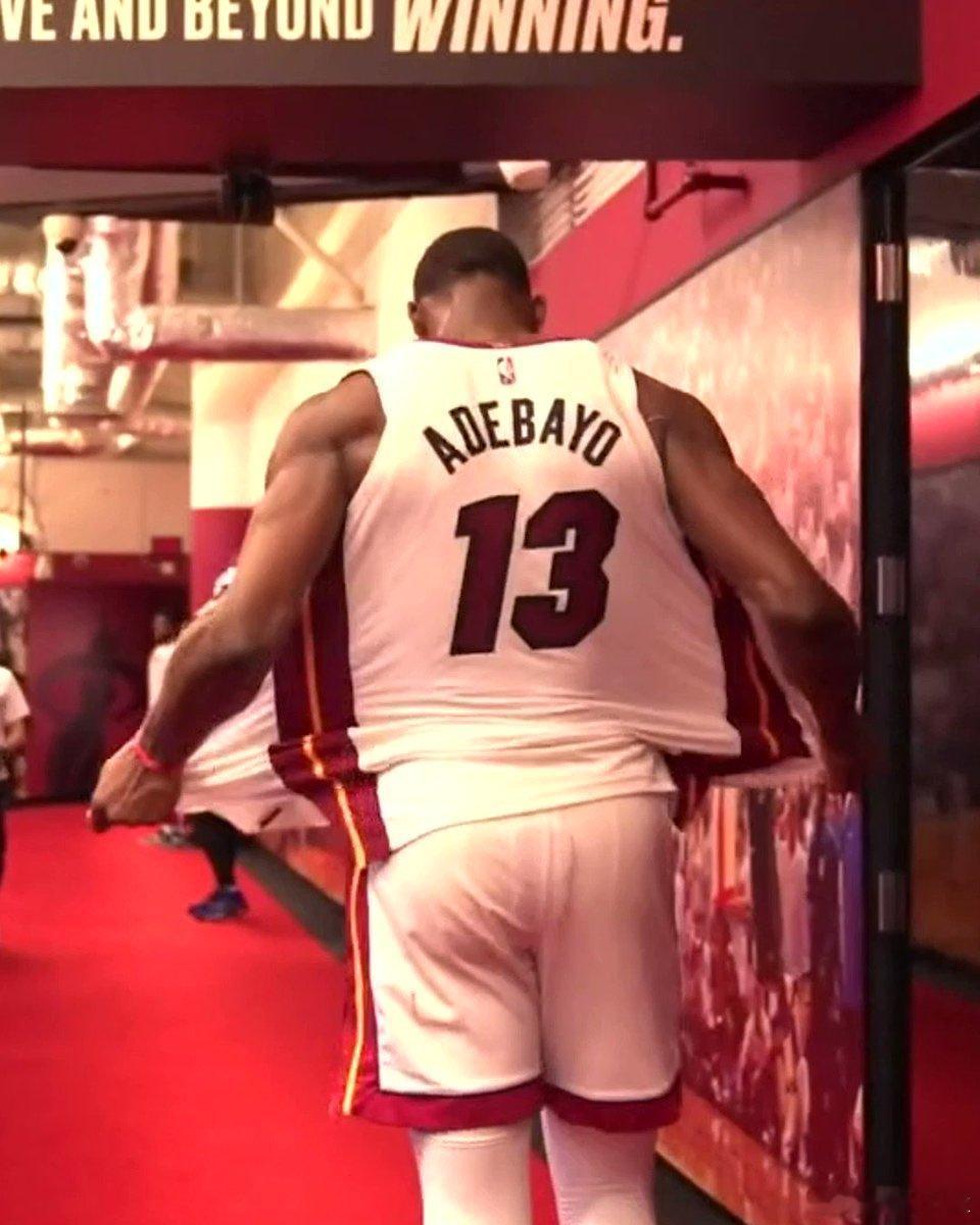 阿德巴约对阵勇士，上场时间26分钟，得到4分12篮板3助攻，投篮13投1中，三分